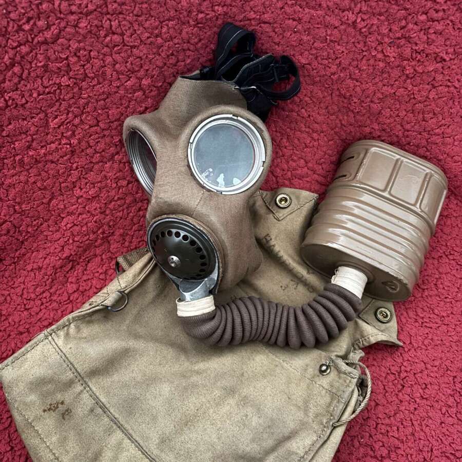 WW2 British General Service No.4 MKIII Chest Respirator & MK VI Haversack