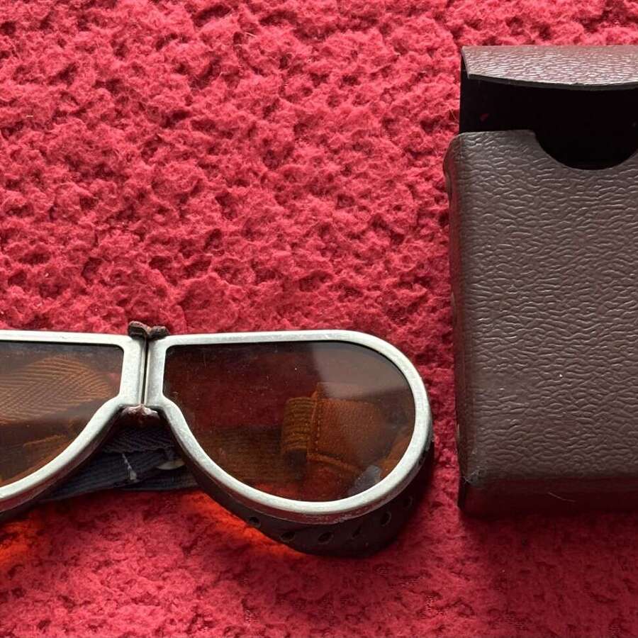 WW2 British wartime-issue pair of British Army Dispatch Rider (DR) and Tank Driver goggles