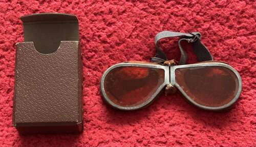 WW2 British wartime-issue pair of British Army Dispatch Rider (DR) and Tank Driver goggles